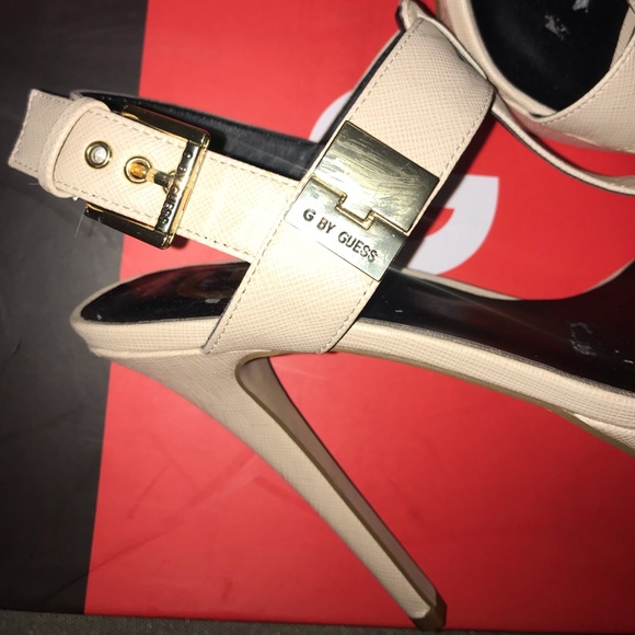 Guess strap Sandals - Picture 6 of 8